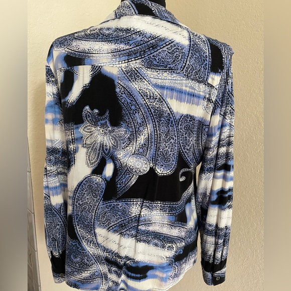 Chico’s Blue & Black, Button Down, Long Sleeve, V Neck Top, Size 1 (Medium) - Picture 3 of 4